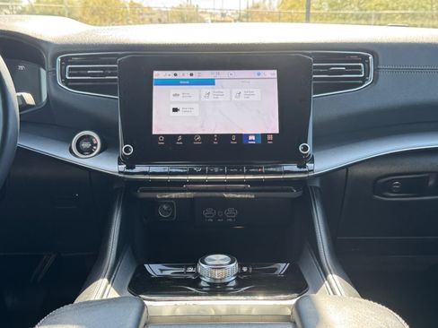 Used 2023 Jeep Wagoneer 2WD image 15