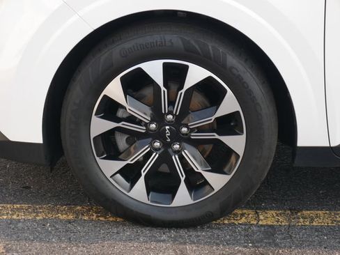 Used 2024 Kia Carnival EX FWD image 44