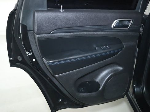 Used 2019 Jeep Grand Cherokee Laredo image 14