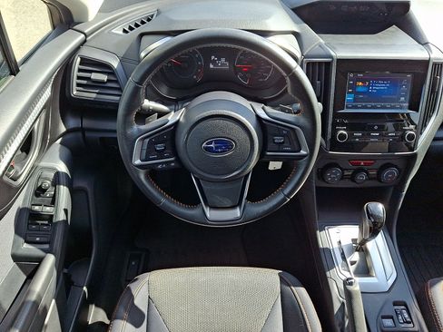 Used 2019 Subaru Crosstrek 2.0i Premium w/ Popular Package #3 AWD/4WD image 2