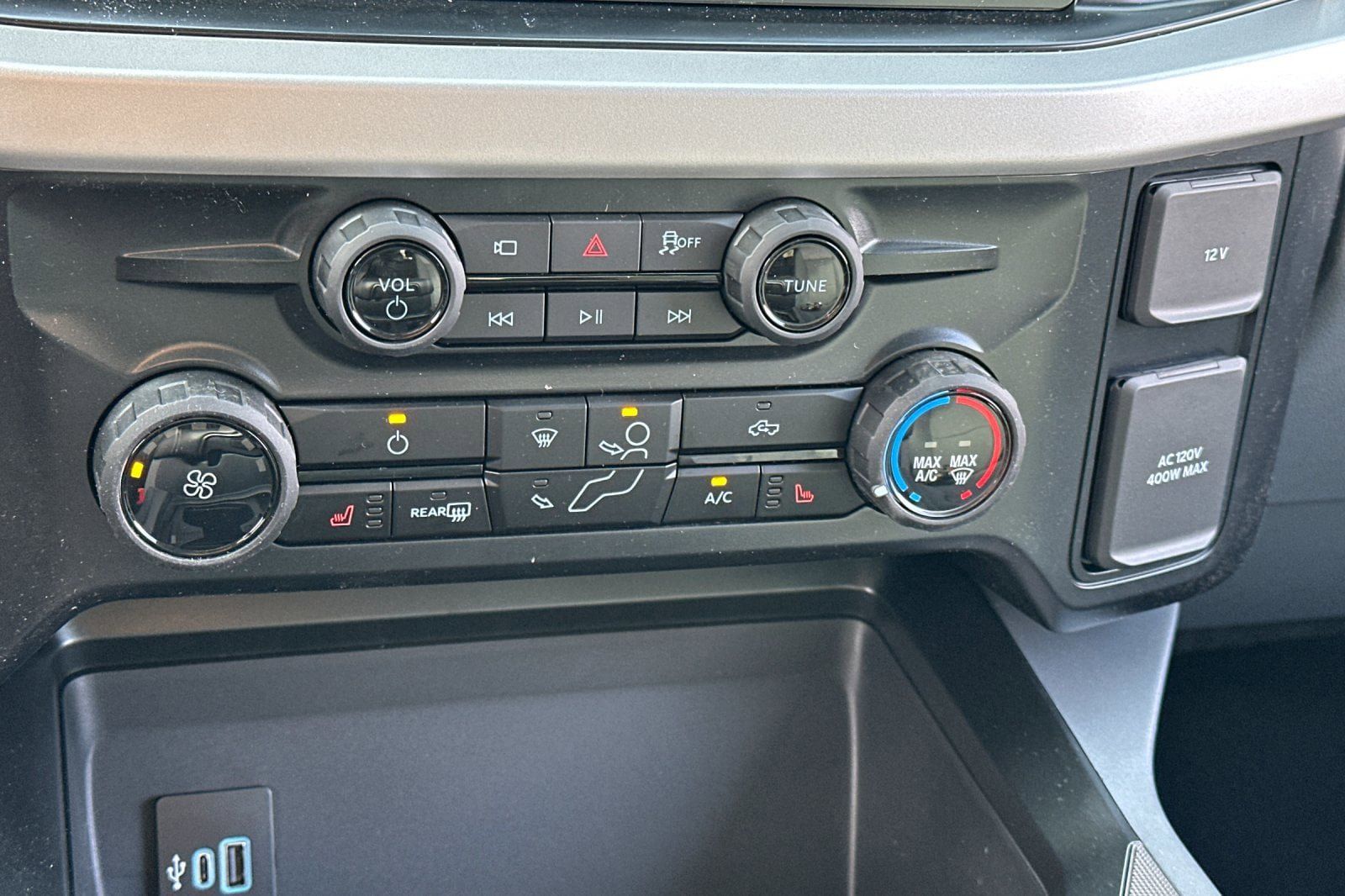 New 2026 Ford F350 XLT w/ XLT Premium Package AWD/4WD image 18