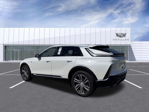 Certified 2025 Cadillac Lyriq Luxury AWD/4WD image 4