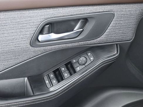 Used 2022 Nissan Rogue SV image 10