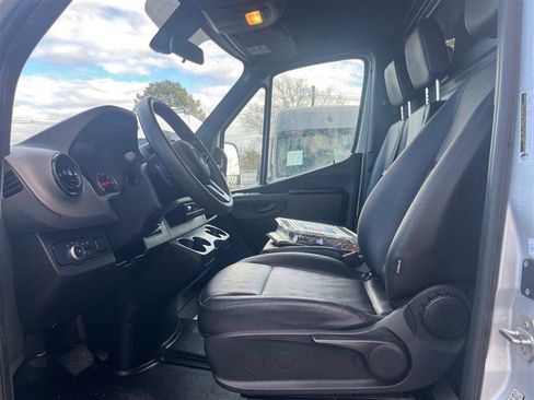 Used 2023 Mercedes-Benz Sprinter 2500 image 11
