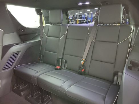 Certified 2022 Cadillac Escalade Sport AWD/4WD image 11