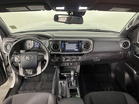 Used 2018 Toyota Tacoma TRD Sport image 18