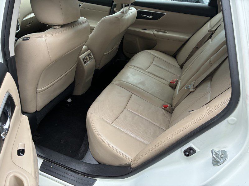 Used 2016 Nissan Altima 2.5 SL w/ Moonroof Package FWD image 17
