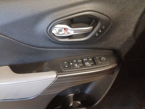 Used 2014 Jeep Cherokee Limited w/ Technology Group image 5