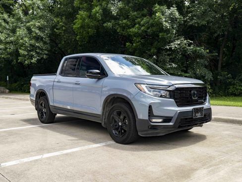 Used 2023 Honda Ridgeline Black Edition image 2
