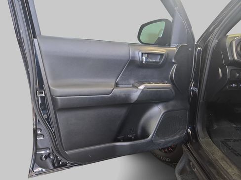 Used 2021 Toyota Tacoma 4x4 Double Cab image 31