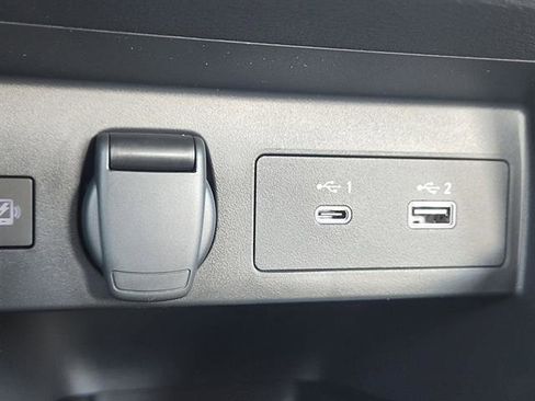 Certified 2025 Nissan Versa SR image 9