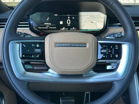 New 2026 Land Rover Range Rover Long Wheelbase SE AWD/4WD image 17
