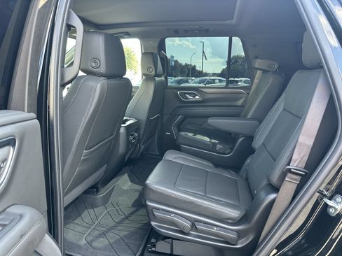 Used 2024 Chevrolet Tahoe Z71 w/ Luxury Package AWD/4WD image 31