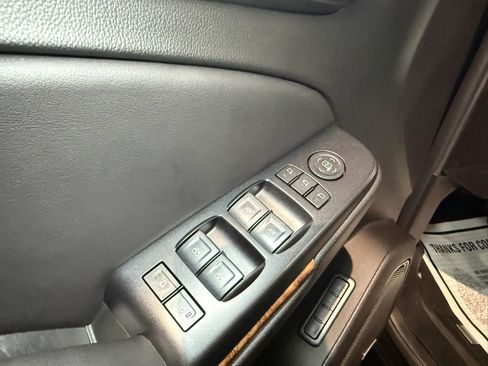 Used 2019 Chevrolet Suburban Premier image 20