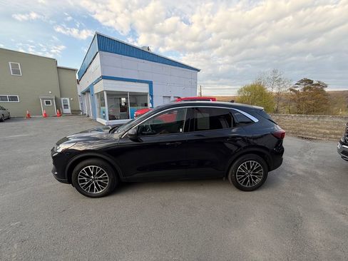 Used 2023 Ford Escape Active w/ Tech Pack #1 AWD/4WD image 2