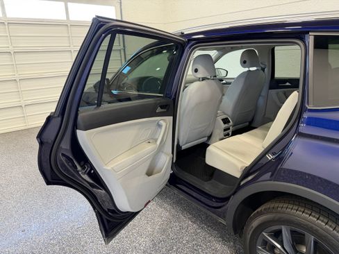 Certified 2023 Volkswagen Tiguan SE FWD image 21