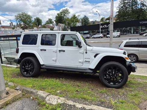 Used 2023 Jeep Wrangler Unlimited Sahara w/ Cold Weather Group AWD/4WD image 5
