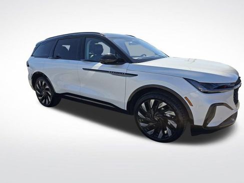 New 2026 Lincoln Nautilus Reserve w/ Jet Appearance Package image 16