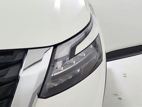 Certified 2025 Nissan Pathfinder SV FWD image 37