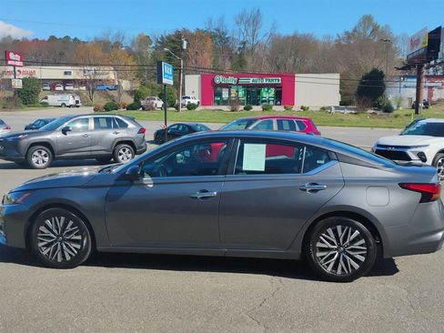 Used 2024 Nissan Altima 2.5 SV image 8