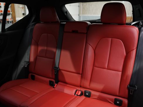 Used 2019 Volvo XC40 T5 Inscription image 32