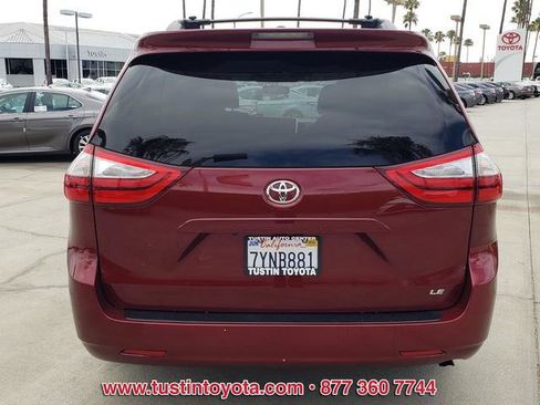 Certified 2017 Toyota Sienna LE image 9