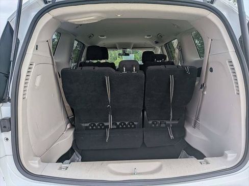 Certified 2022 Chrysler Voyager LX FWD image 12