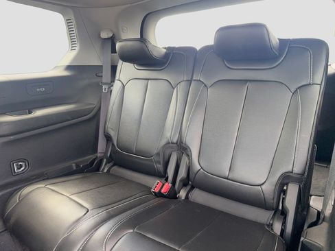 Used 2023 Jeep Grand Cherokee L Limited AWD/4WD image 23