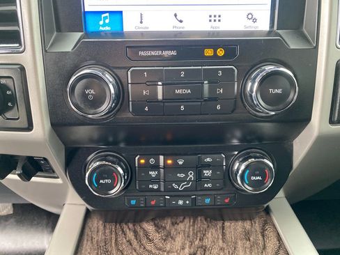 Used 2019 Ford F250 Lariat w/ Chrome Package image 40