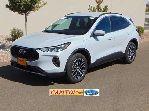 Certified 2026 Ford Escape SE FWD image 1