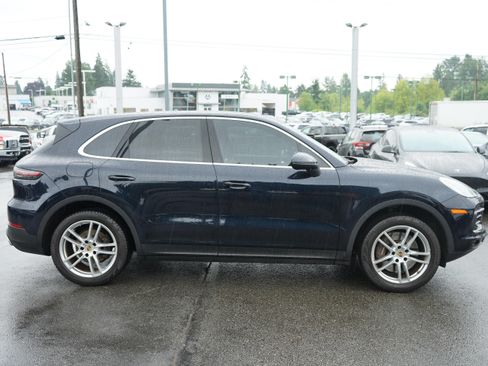 Used 2021 Porsche Cayenne AWD/4WD image 6