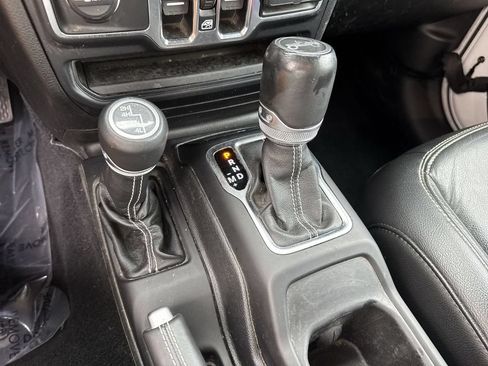 Used 2019 Jeep Wrangler Unlimited Sahara w/ Dual Top Group AWD/4WD image 52