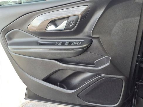 Used 2024 GMC Terrain SLE w/ Driver Convenience Package image 23