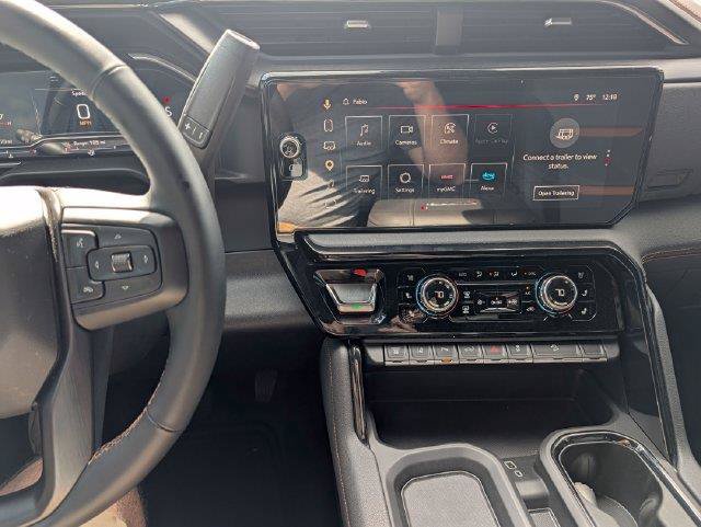 Used 2024 GMC Sierra 2500 AT4 w/ Technology Package AWD/4WD image 17