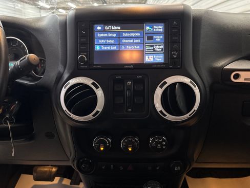 Used 2015 Jeep Wrangler Unlimited Sahara AWD/4WD image 18