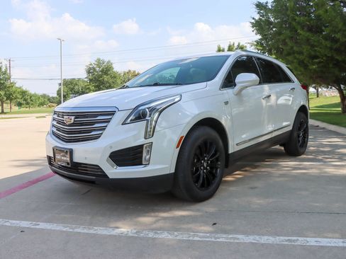 Used 2018 Cadillac XT5 Luxury w/ LPO, Wheel Lock Package FWD image 3