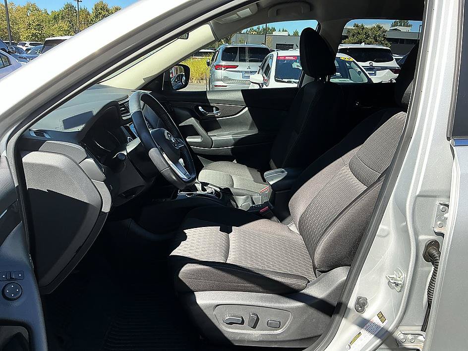 Used 2019 Nissan Rogue SV w/ Premium Package AWD/4WD image 12