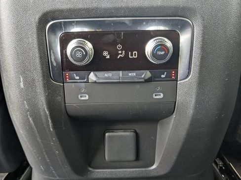 Used 2022 GMC Yukon Denali w/ Denali Premium Package AWD/4WD image 20