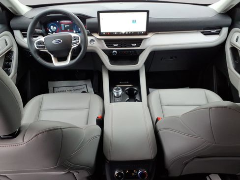 Used 2025 Ford Explorer Active w/ Active Comfort Package image 9