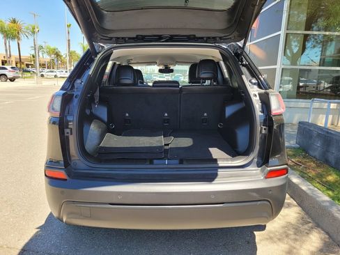 Used 2019 Jeep Cherokee Latitude Plus w/ Comfort/Convenience Group FWD image 35