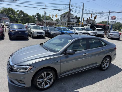 Used 2019 Volkswagen Jetta R-Line FWD image 1