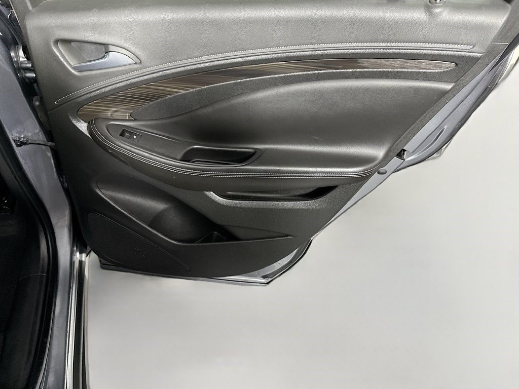 Used 2019 Buick Envision Essence FWD image 27