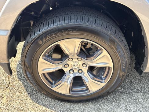 Used 2022 RAM 1500 Laramie w/ Sport Appearance Package AWD/4WD image 9