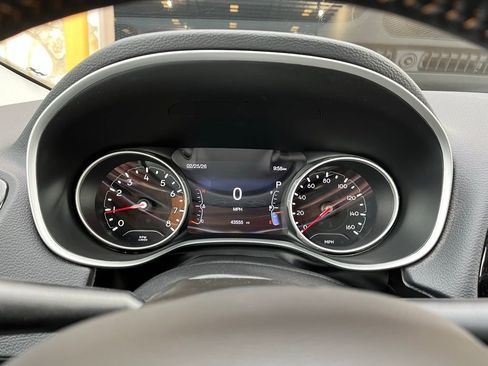 Used 2020 Jeep Compass Limited image 29