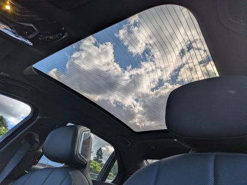 Used 2025 BMW 740i image 16