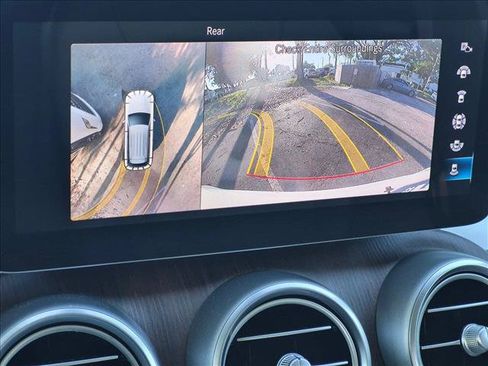 Used 2021 Mercedes-Benz GLC 300 4MATIC image 11