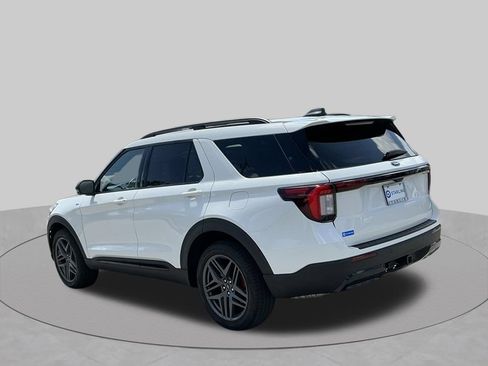 Used 2025 Ford Explorer ST-Line w/ ST-Line Street Pack AWD/4WD image 4
