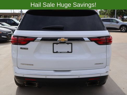 Used 2023 Chevrolet Traverse Premier FWD image 7