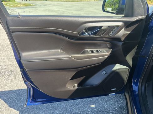 Used 2023 GMC Acadia SLT w/ Technology Package image 40