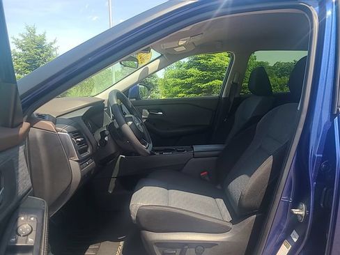 Used 2023 Nissan Rogue SV AWD/4WD image 11